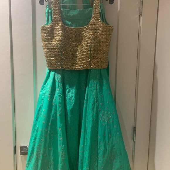 Lengha with golden mirrors work crop top - Picture 6 of 6